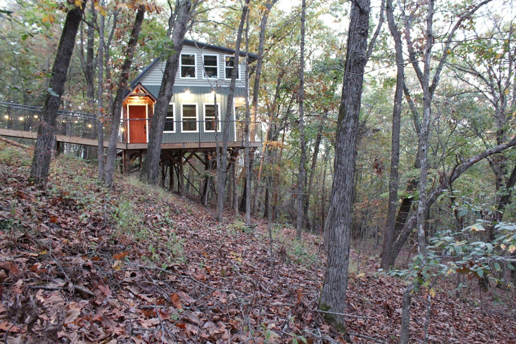 Villa Secluded Treehouse In The Woods - Tree Hugger Hideaway à Branson Extérieur photo