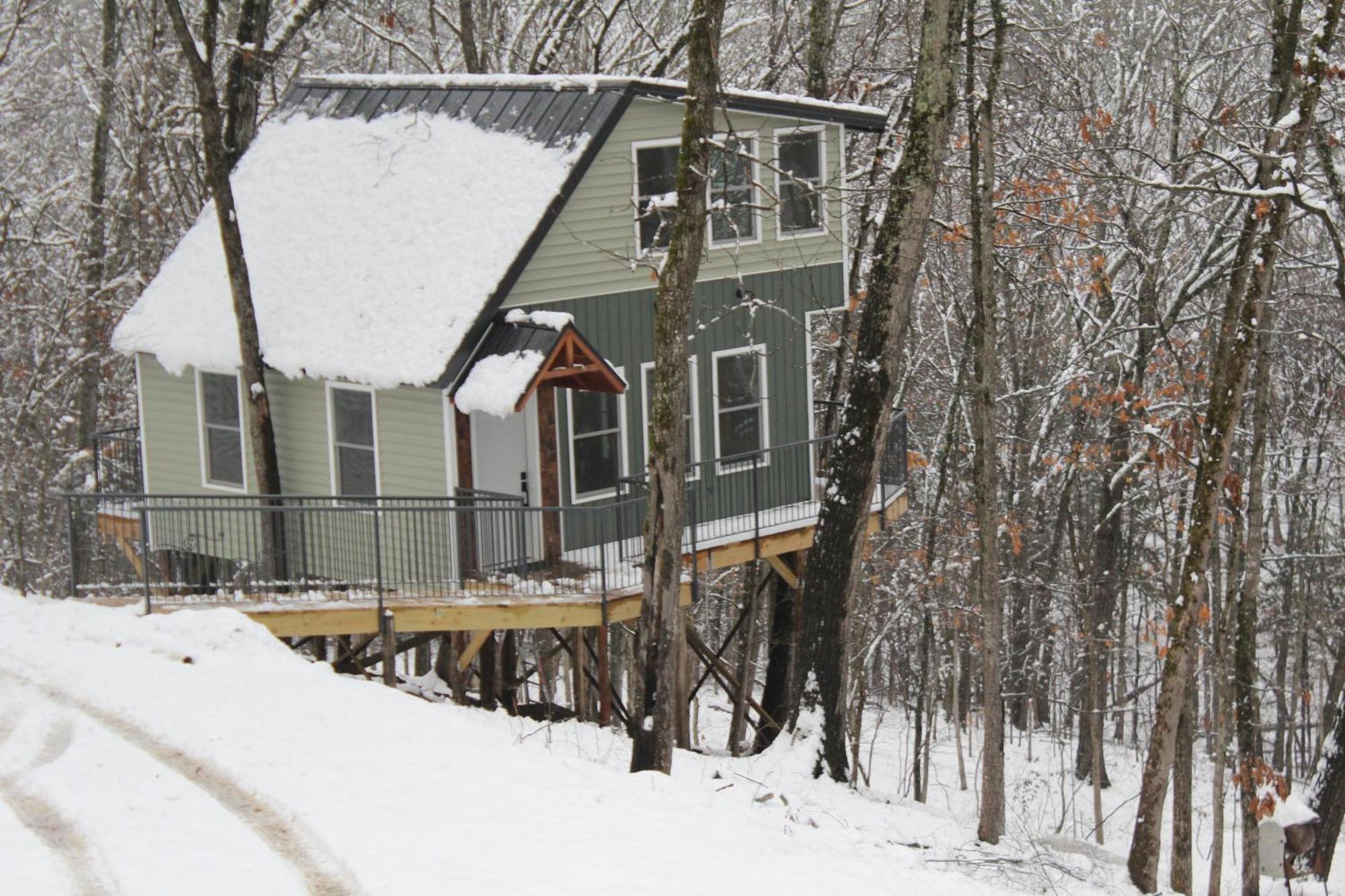 Villa Secluded Treehouse In The Woods - Tree Hugger Hideaway à Branson Extérieur photo
